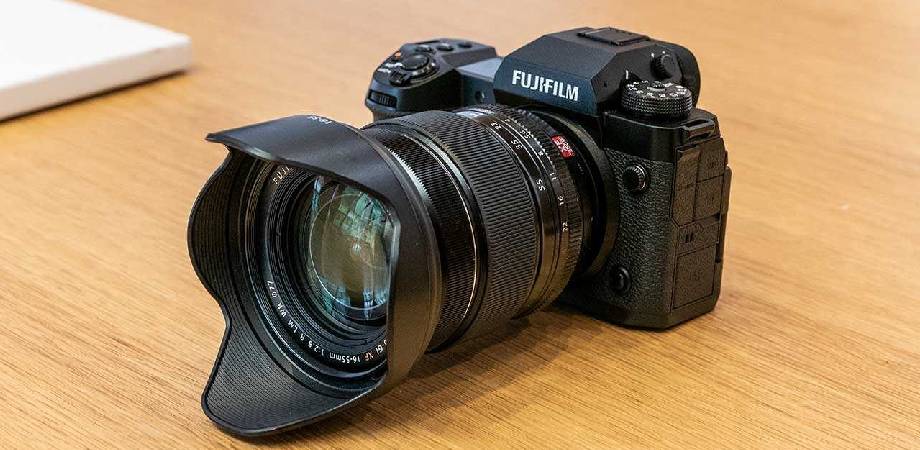 FUJIFILM X-H2 Mirrorless Camera With 16-80mm Lens